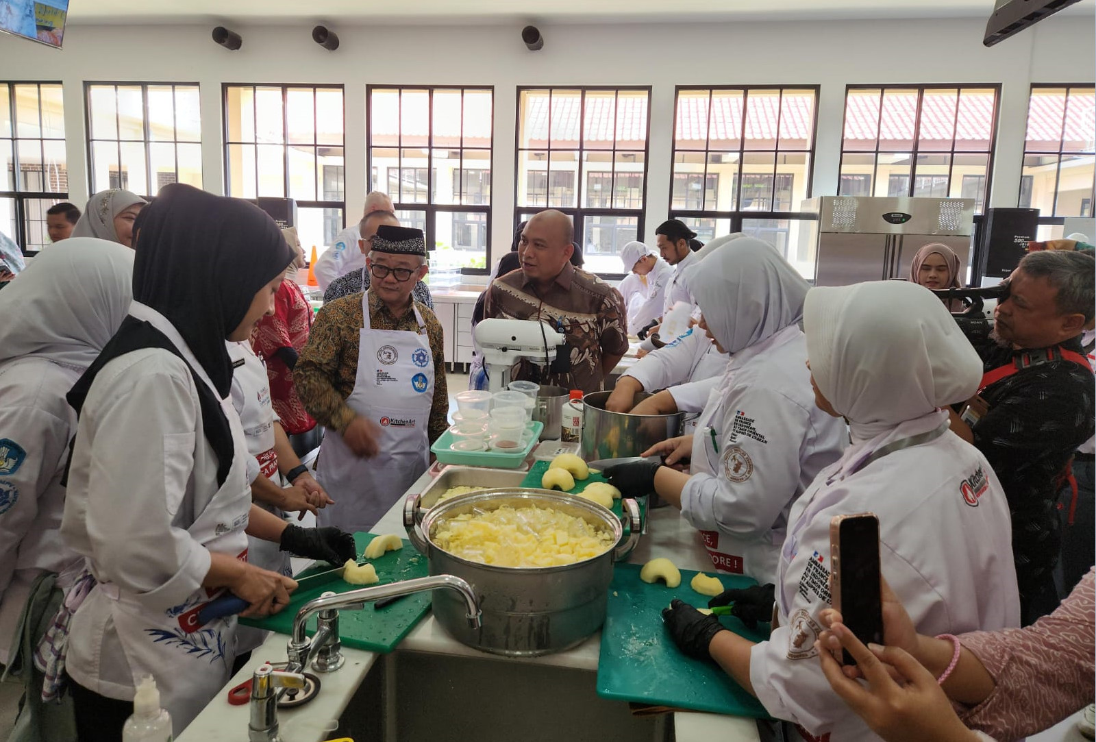 Mendikdasmen Abdul Mu ti Dorong Peningkatan Kompetensi Guru dan Kualitas Pembelajaran SMK