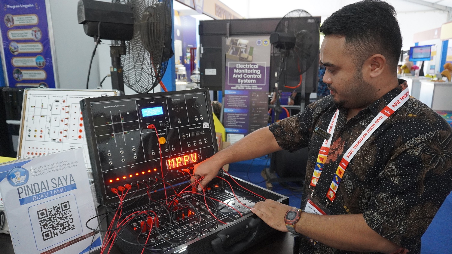 BBPPMPV BOE Semarakkan Peringatan Hari Guru Nasional 2024 dengan Pameran Hasil Karya Guru Kejuruan