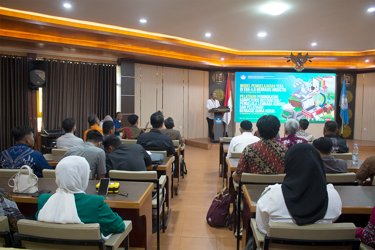 Menghadapi Tantangan Dunia Kerja: Pelatihan Kompetensi Instruktur dan Kepala Sekolah