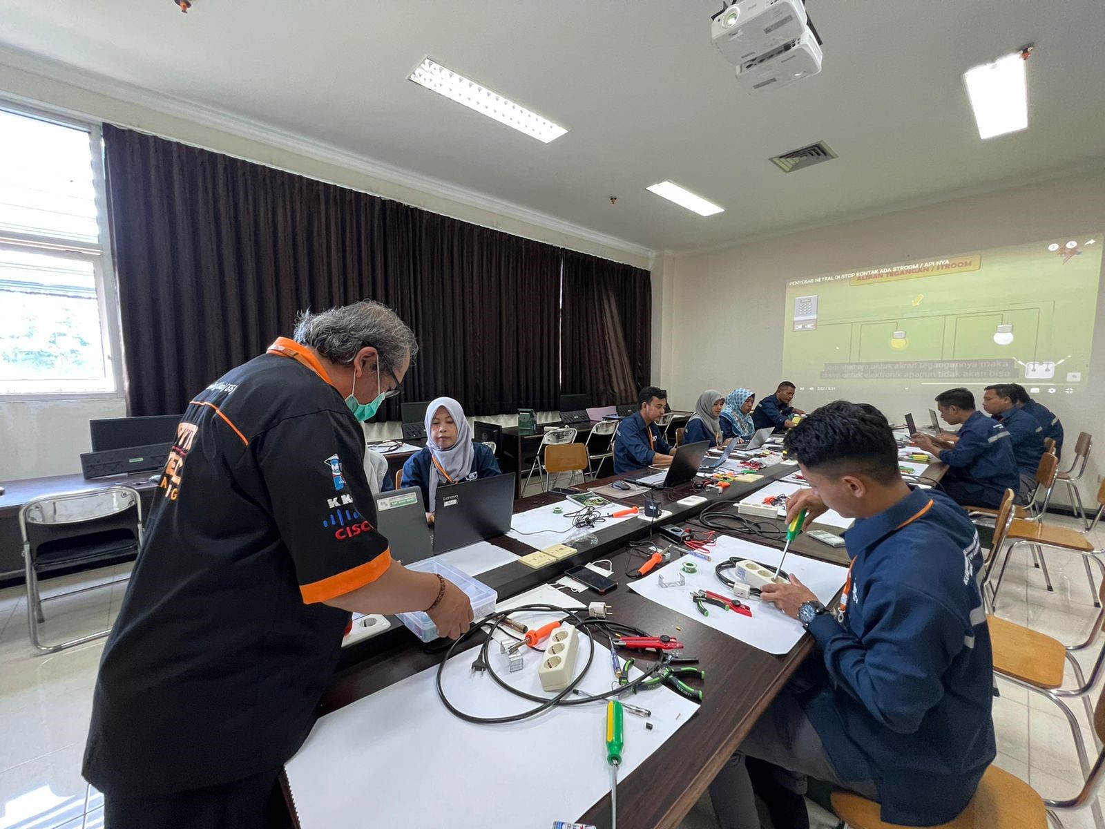 75 Teknisi Laboran SMK Ikuti Pelatihan Management Bengkel di BBPPMPV BOE