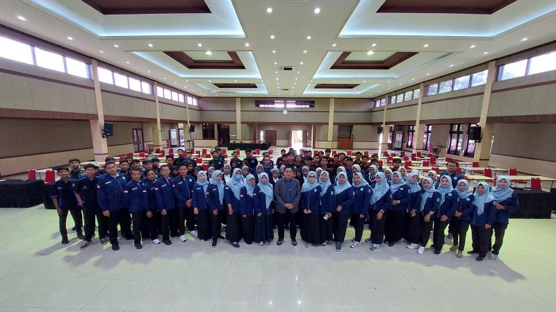 Kunjungan Edukatif Siswa SMKN 1 Tanjungbumi Bangkalan di BBPPMPV Bidang Otomotif dan Elektronika