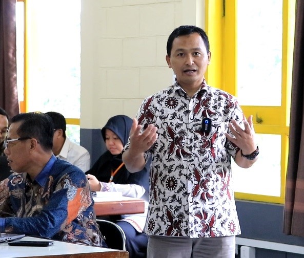 Kepala Sekolah Sebagai Komunikator Dengan Industri Dalam Memperbaiki Keterserapan Lulusan