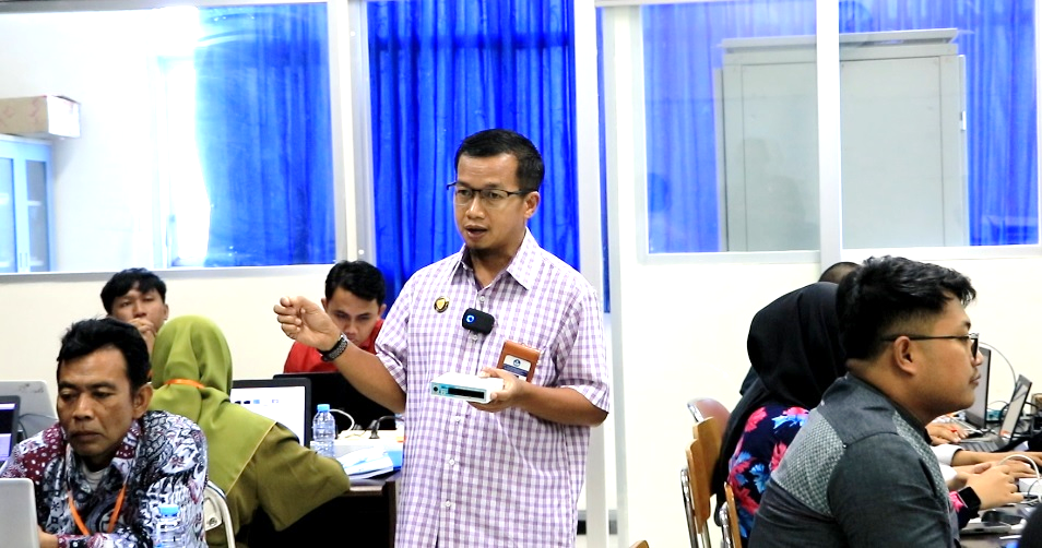  Instruktur Lembaga Kursus dan Pelatihan Berbasis Dunia Kerja Dapatkan Sertifikasi Industri